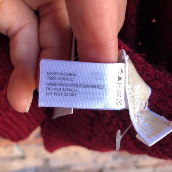 Michael Kors red knit scarf NWT - Picture 5 of 8